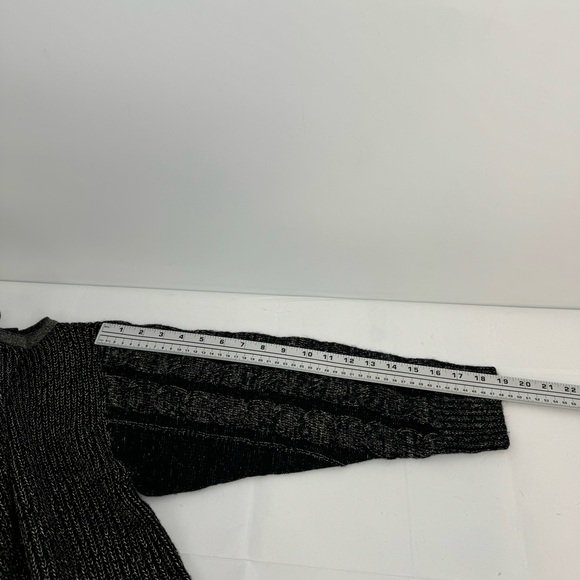 NWT Torrid Lurex Cable Pullover Cold Shoulder Turtle Neck Black Size 1 (14-16) - Picture 12 of 16